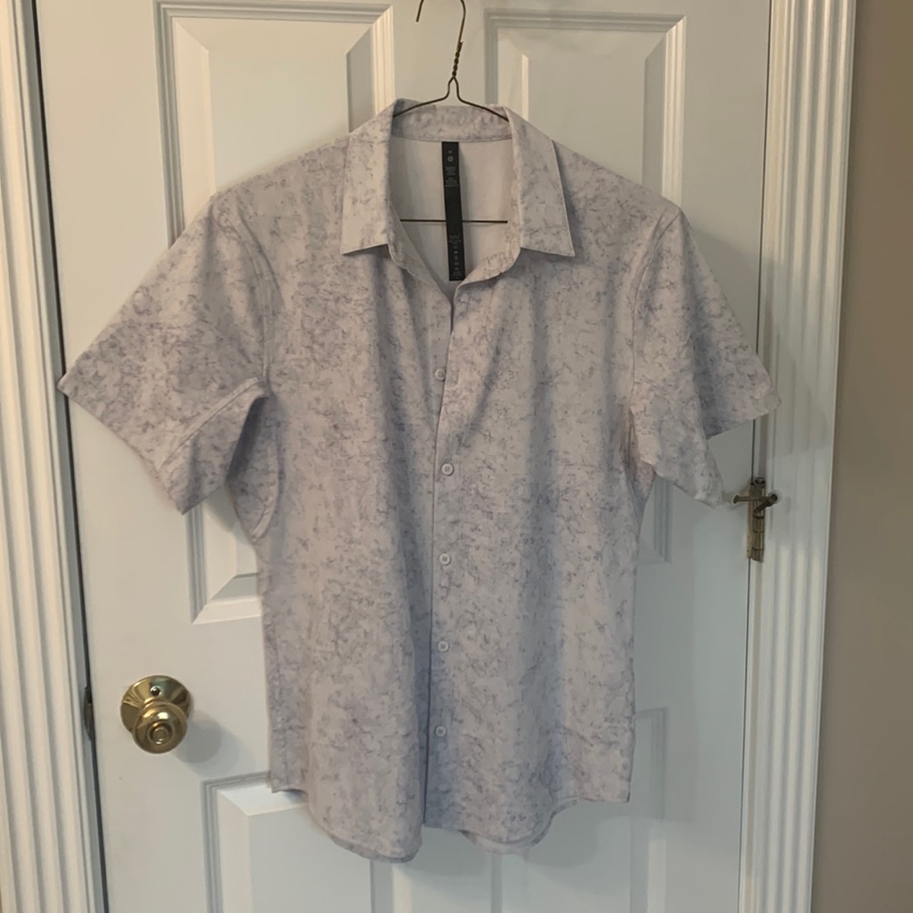 LuLulemon mens short sleeve button down